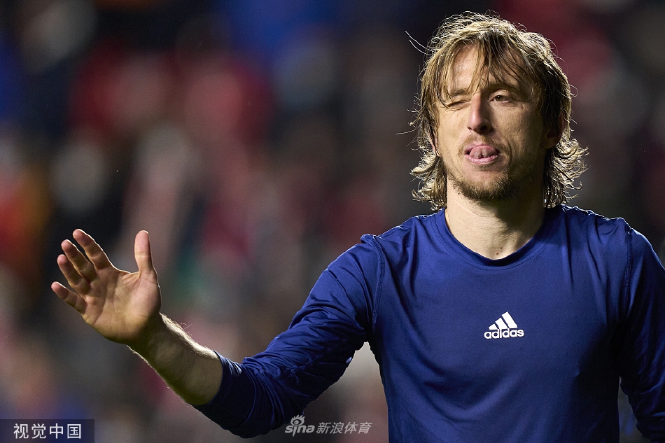 [西甲]威尼修斯助攻本泽马绝杀 皇马客场1-0险胜领跑