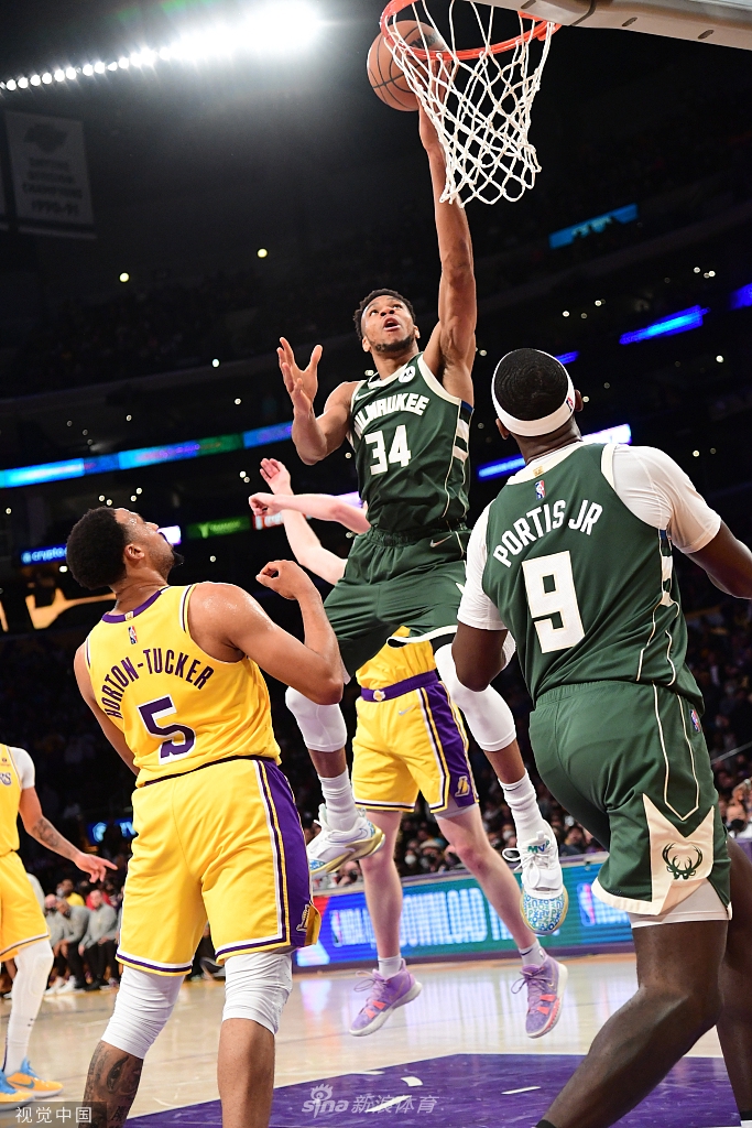 [NBA]雄鹿131-116湖人 字母哥44分力压詹皇