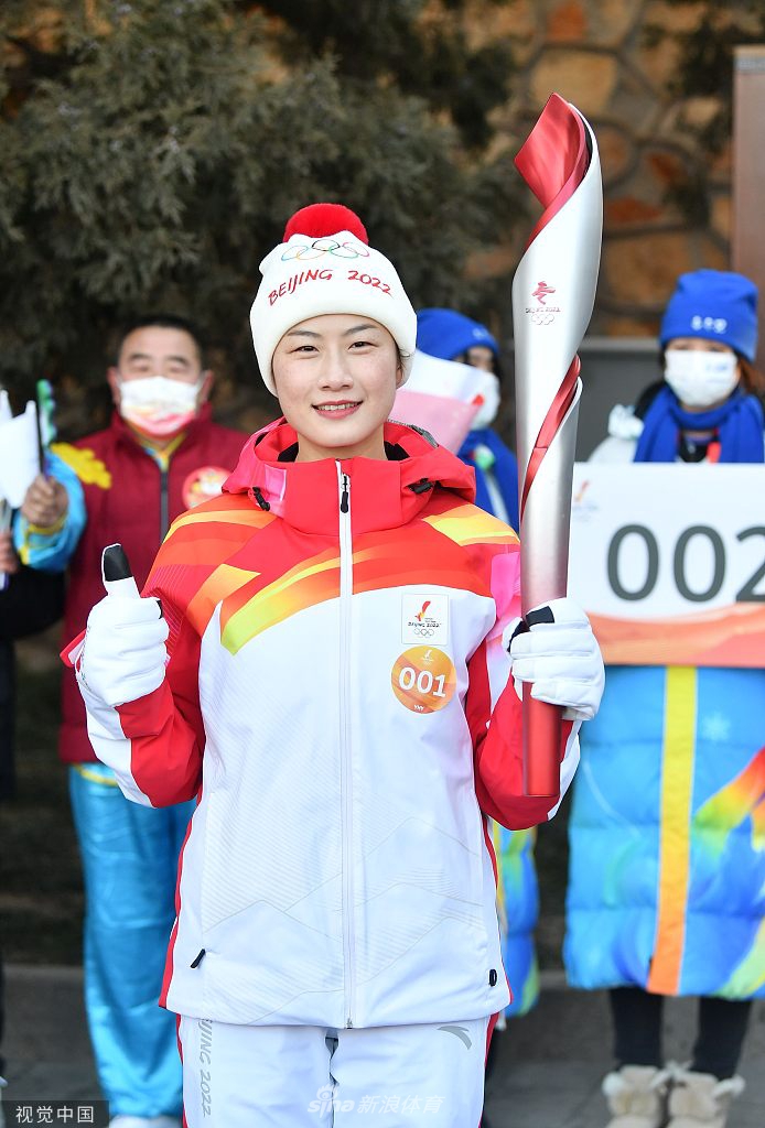 火炬传递继续进行 丁宁亮相