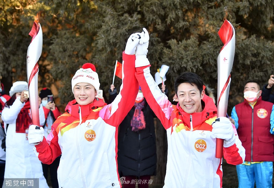 火炬传递继续进行 丁宁亮相