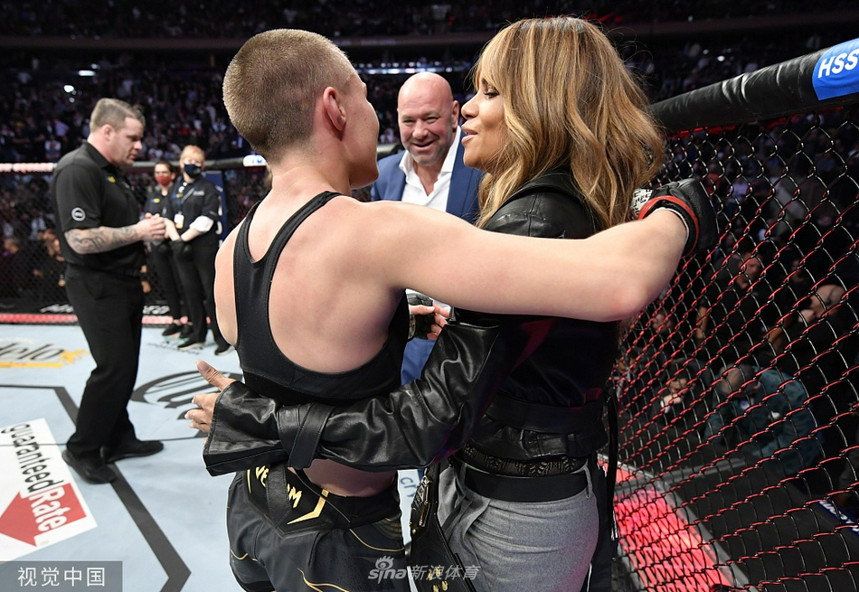 张伟丽二番战憾负罗斯 无缘金腰带