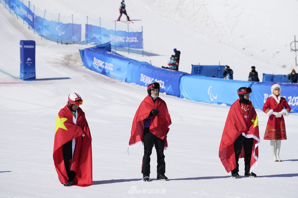 新浪直击残奥单板滑雪男子障碍追逐UL级比赛