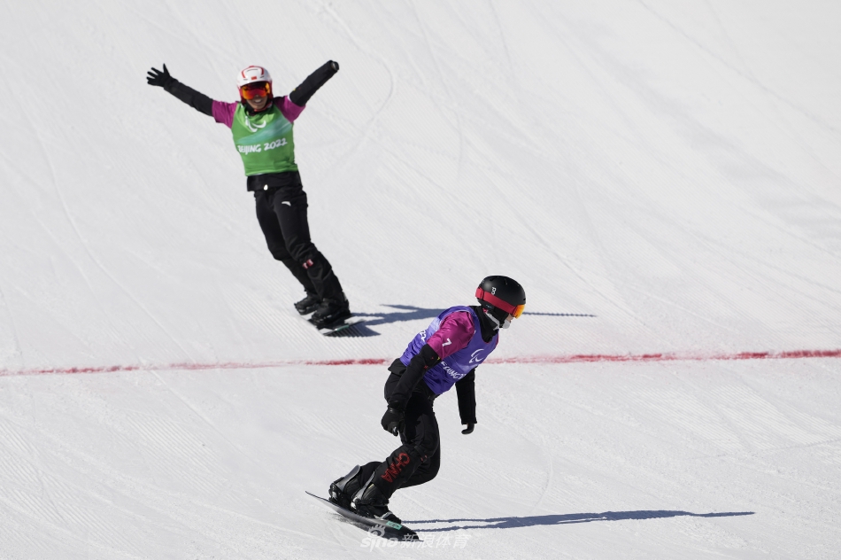 新浪直击残奥单板滑雪男子障碍追逐UL级比赛