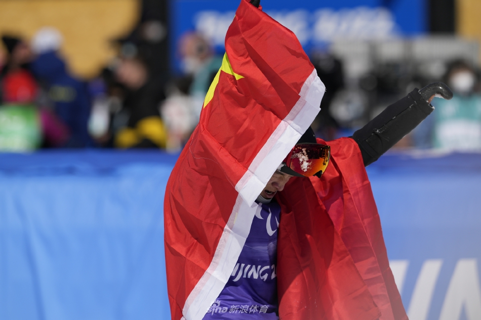 新浪直击残奥单板滑雪男子障碍追逐UL级比赛