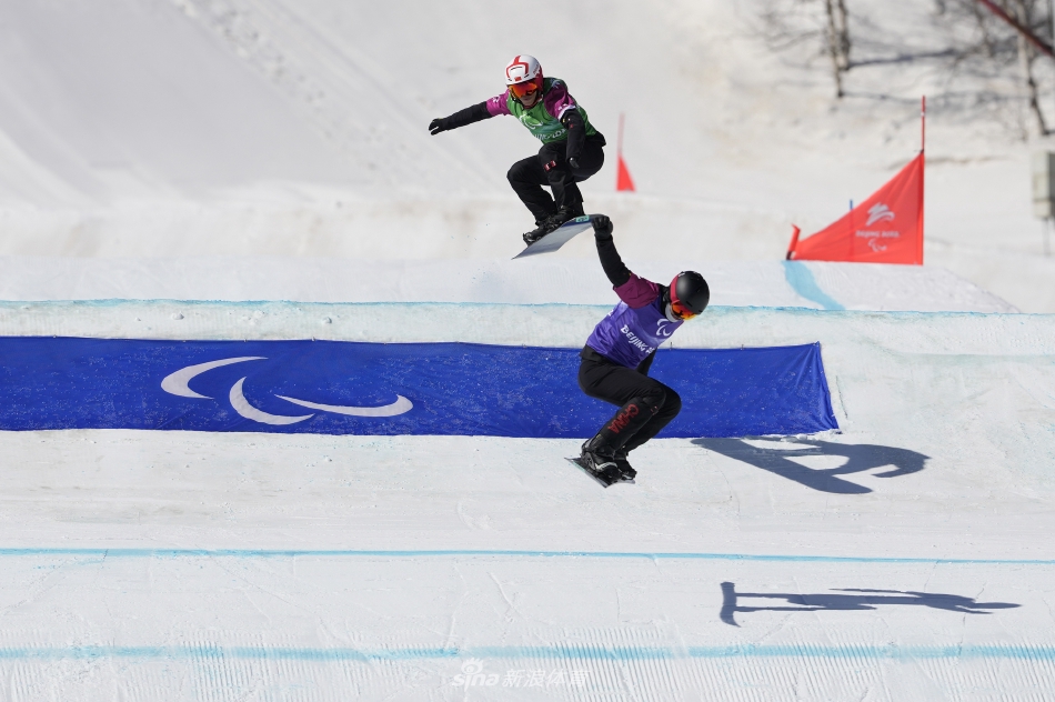 新浪直击残奥单板滑雪男子障碍追逐UL级比赛