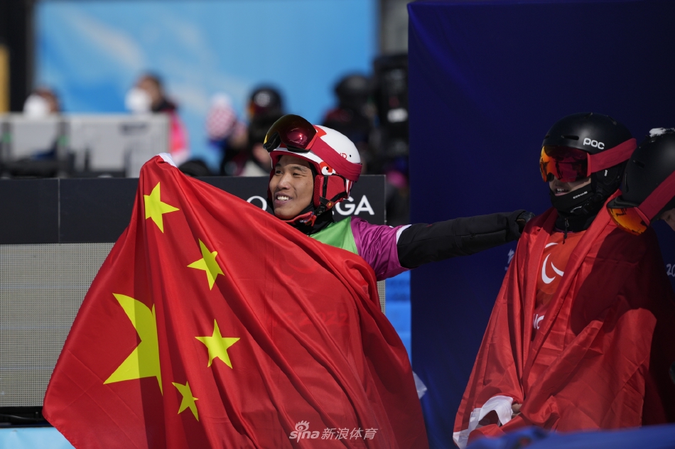 新浪直击残奥单板滑雪男子障碍追逐UL级比赛