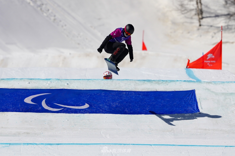 新浪直击残奥单板滑雪男子障碍追逐UL级比赛