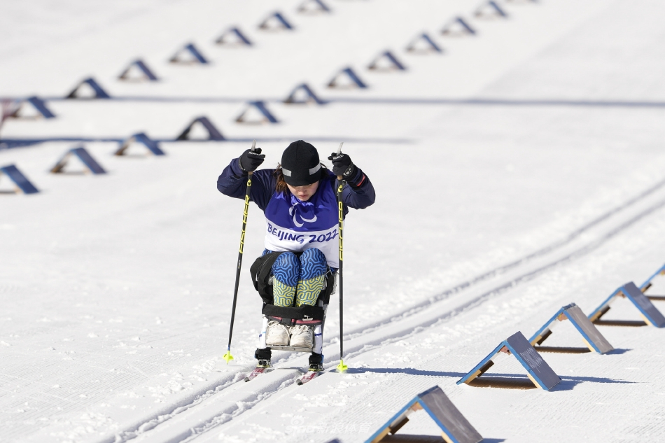 新浪直击冬残奥会冬季两项女子6KM越野滑雪比赛