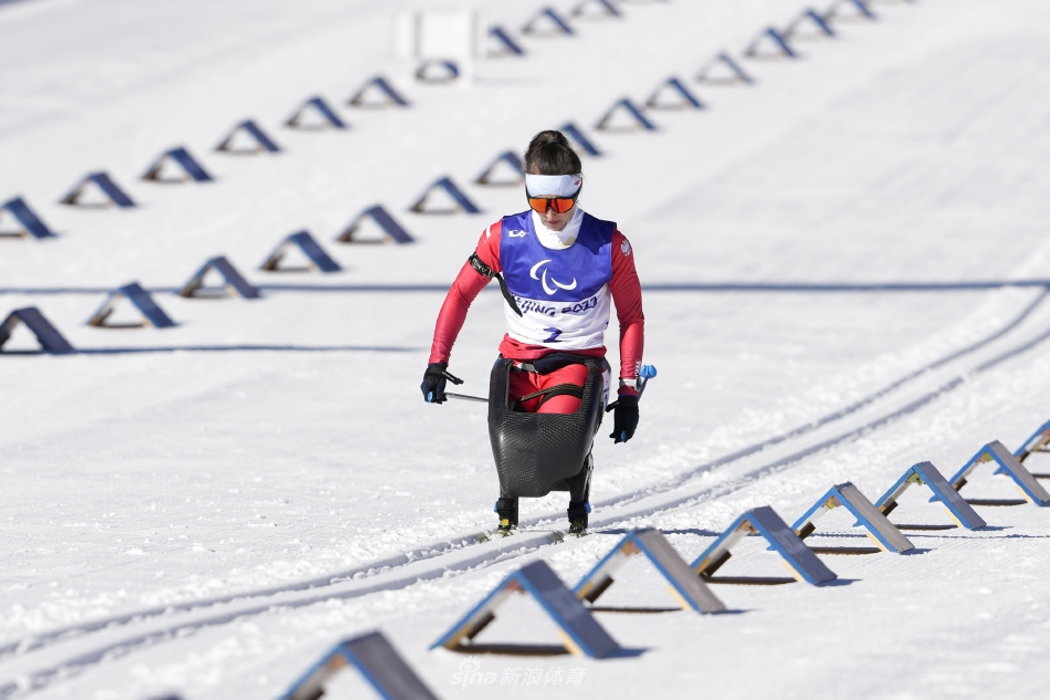 新浪直击冬残奥会冬季两项女子6KM越野滑雪比赛