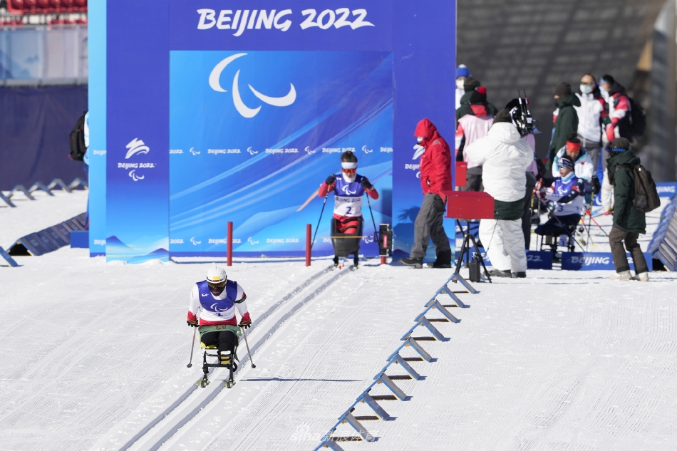 新浪直击冬残奥会冬季两项女子6KM越野滑雪比赛