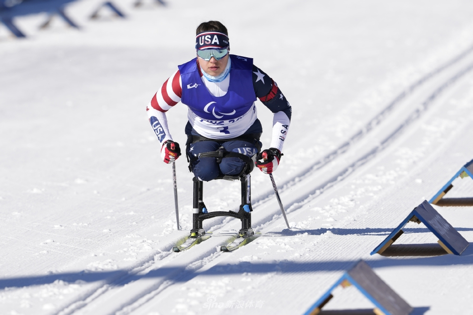 新浪直击冬残奥会冬季两项女子6KM越野滑雪比赛