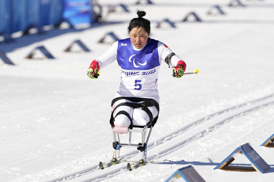 新浪直击冬残奥会冬季两项女子6KM越野滑雪比赛