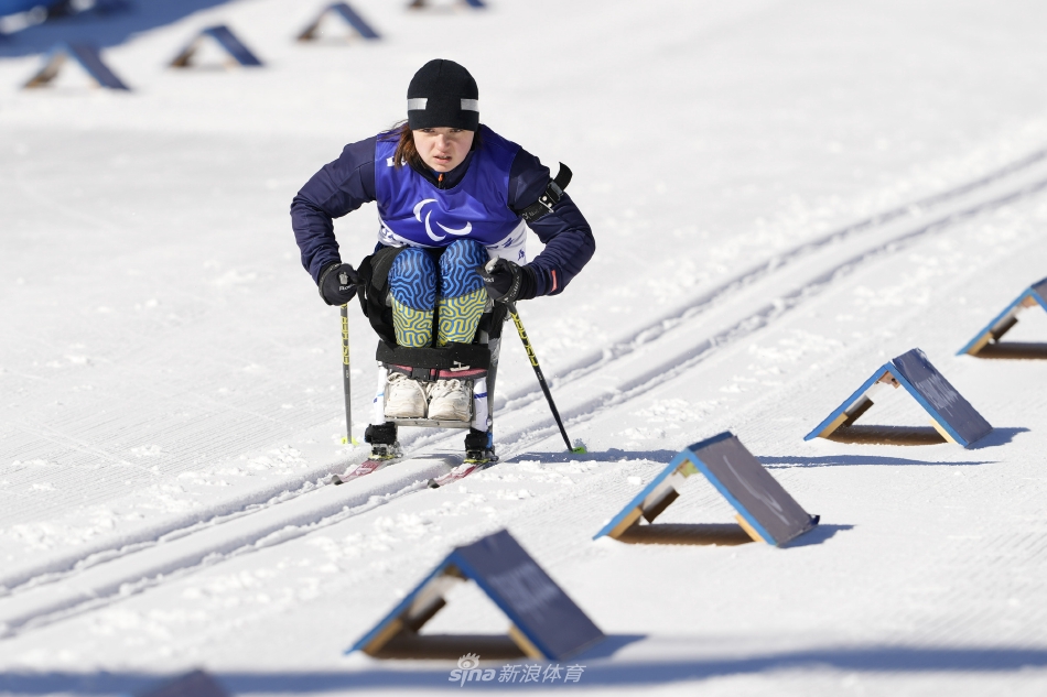 新浪直击冬残奥会冬季两项女子6KM越野滑雪比赛