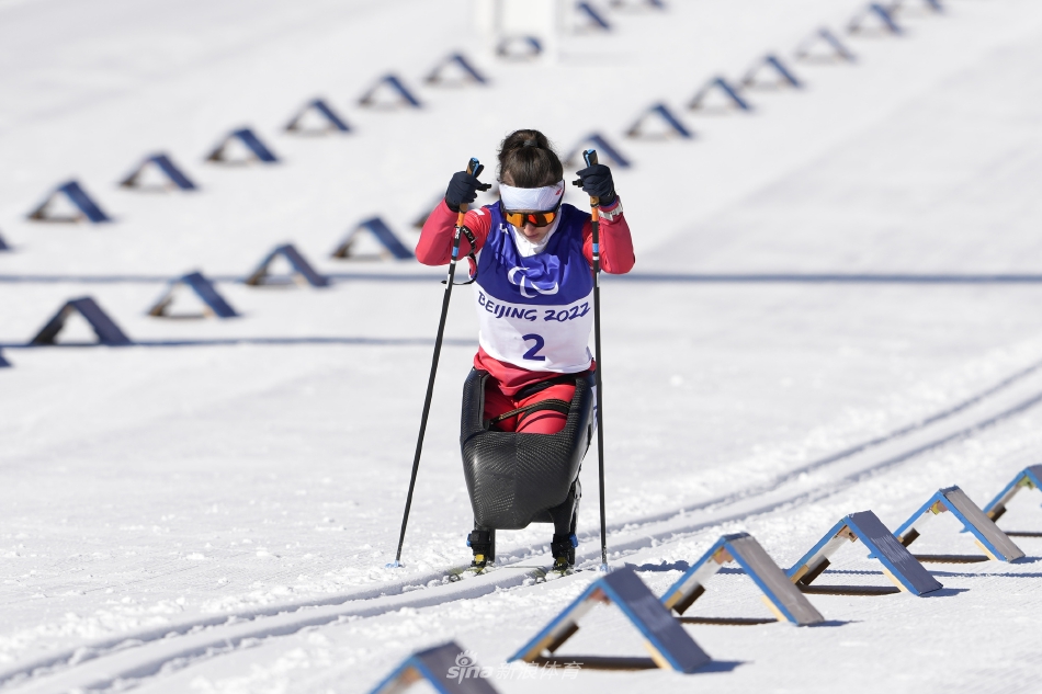 新浪直击冬残奥会冬季两项女子6KM越野滑雪比赛
