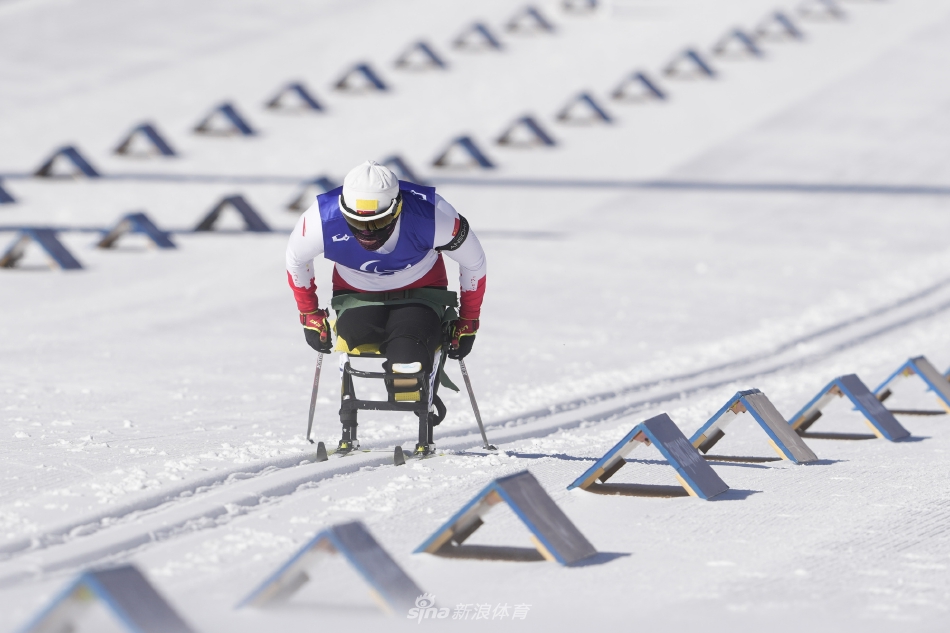 新浪直击冬残奥会冬季两项女子6KM越野滑雪比赛