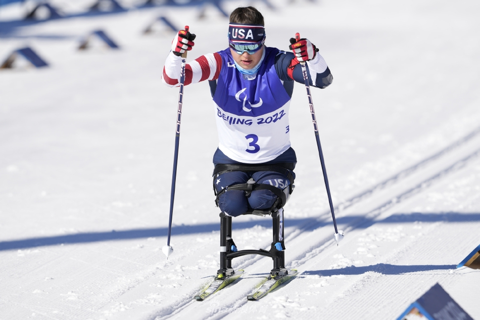 新浪直击冬残奥会冬季两项女子6KM越野滑雪比赛
