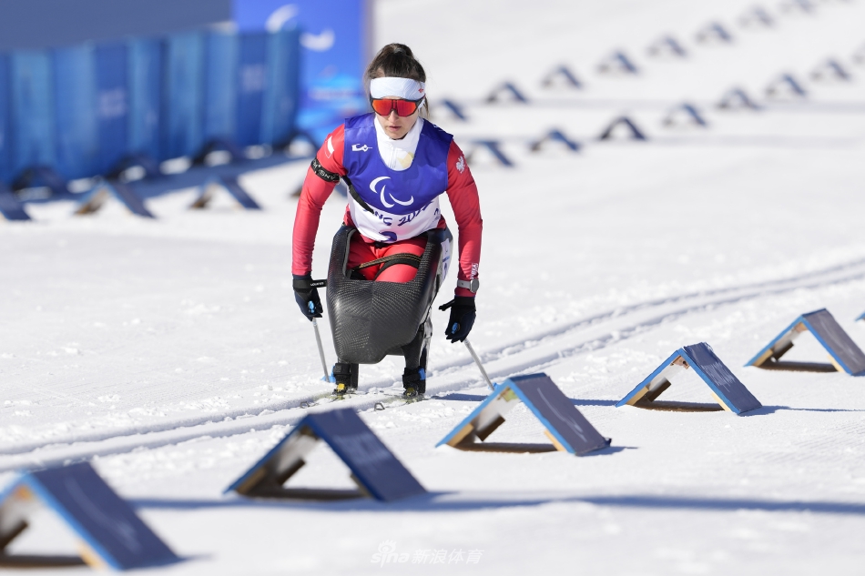 新浪直击冬残奥会冬季两项女子6KM越野滑雪比赛