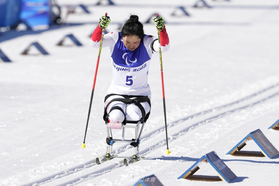 新浪直击冬残奥会冬季两项女子6KM越野滑雪比赛