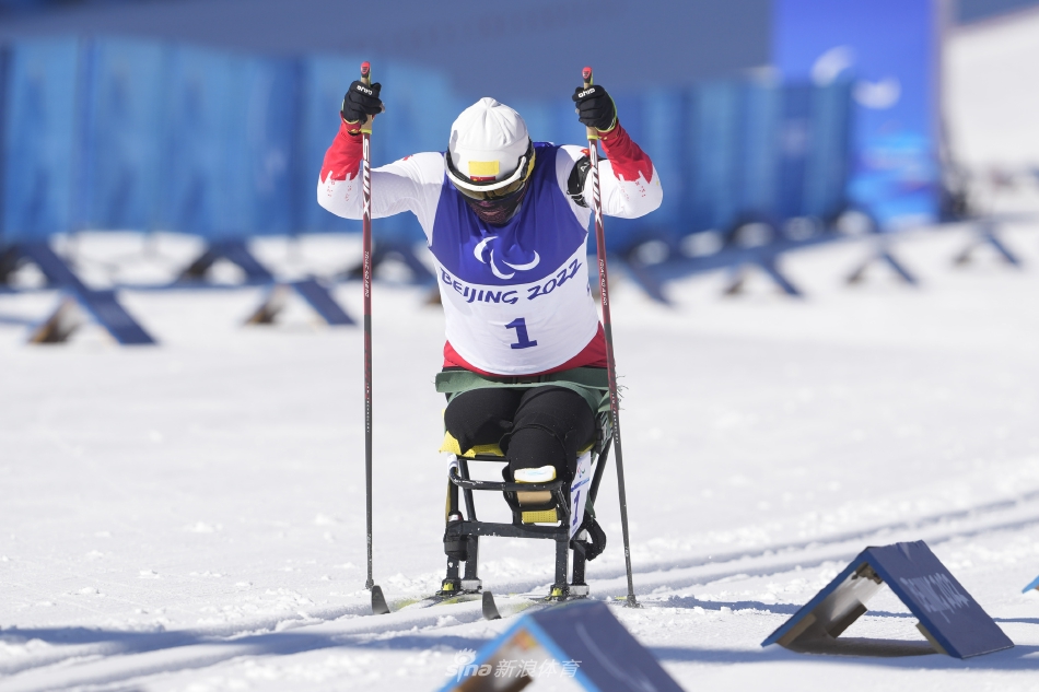 新浪直击冬残奥会冬季两项女子6KM越野滑雪比赛