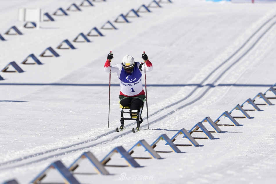 新浪直击冬残奥会冬季两项女子6KM越野滑雪比赛