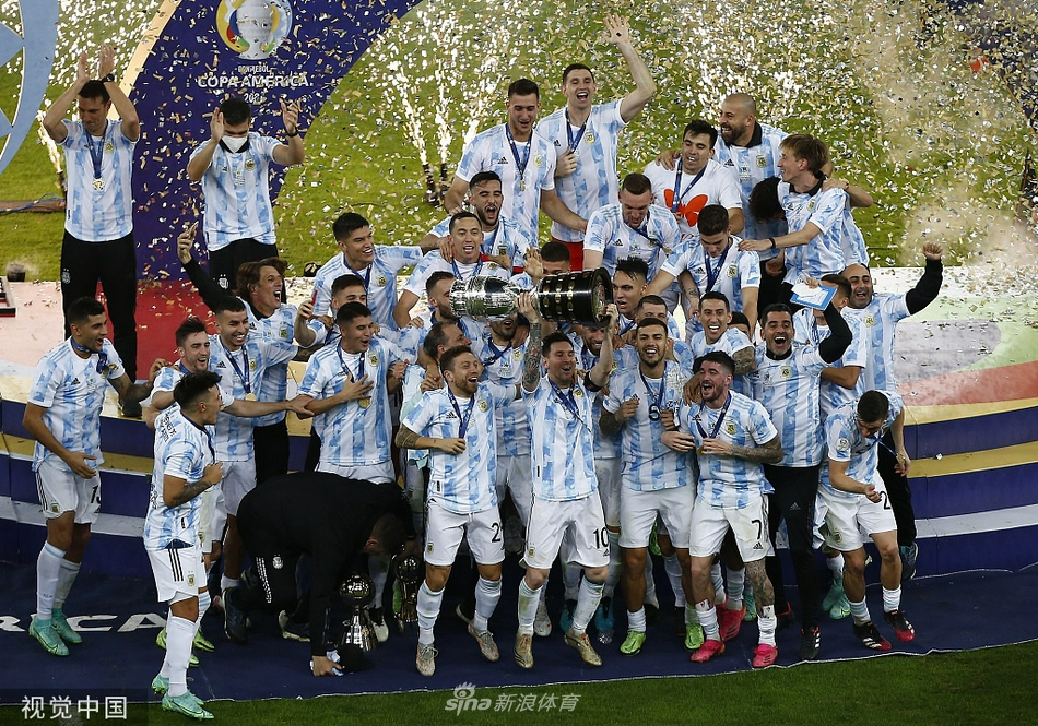 1 / 17 2021年7月10日,巴西,2021美洲杯,阿根廷夺冠,颁奖仪式进行.
