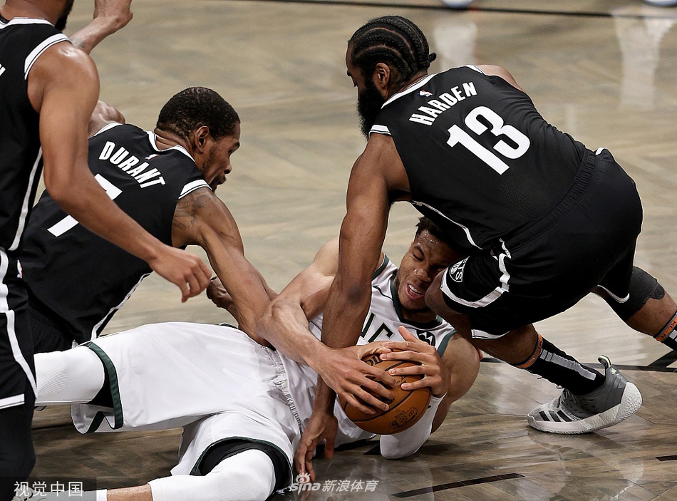 [NBA季后赛]雄鹿加时113-111篮网 KD空砍48分