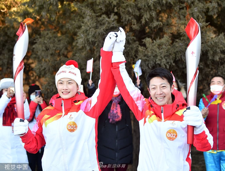 火炬传递继续进行 丁宁亮相