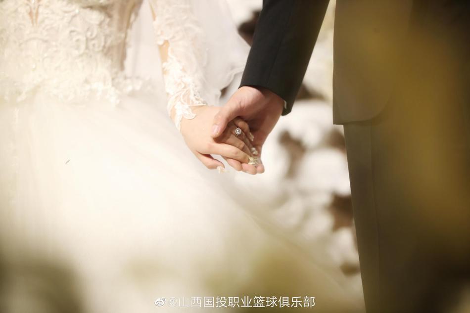 恭喜！山西男篮晒任骏威婚礼照