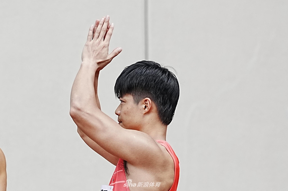 田径奥运会选拔赛开赛 苏炳添表情搞怪