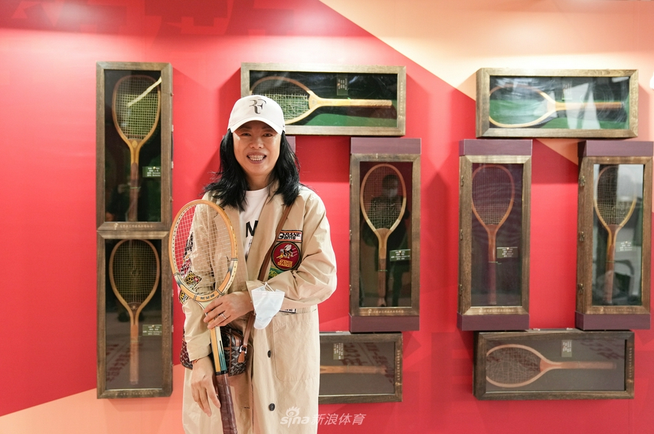 著名歌手黄绮珊参观文化展