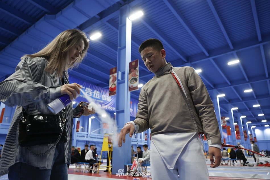 北京击剑联赛第一站成功举办 各路高手来京参赛