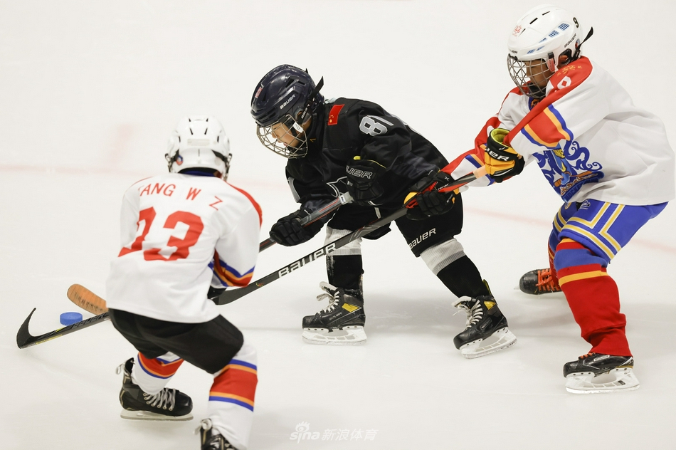 北京市青少年冰球俱乐部联赛亮点多