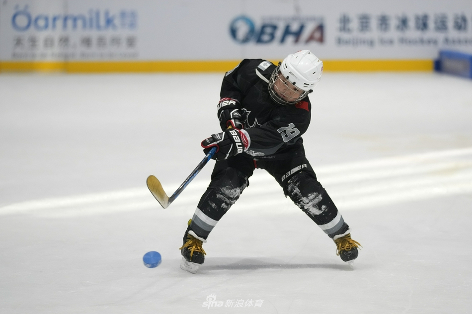 北京市青少年冰球俱乐部联赛亮点多