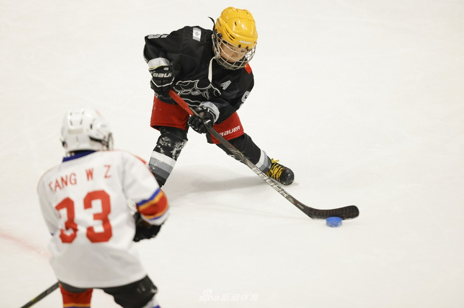 北京市青少年冰球俱乐部联赛亮点多