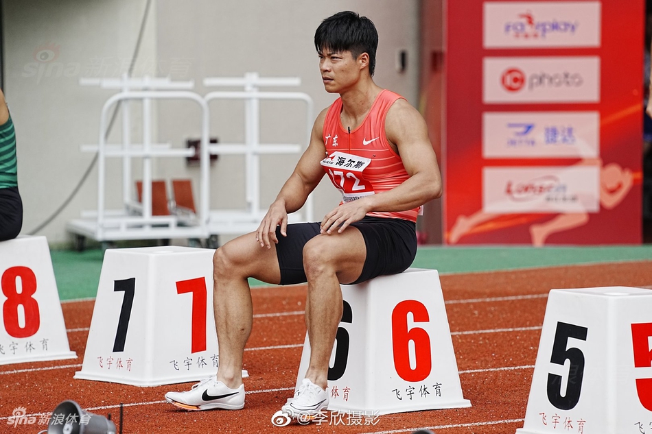 田径奥运会选拔赛开赛 苏炳添表情搞怪