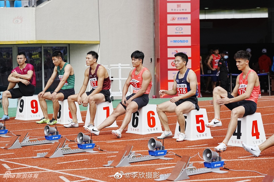 田径奥运会选拔赛开赛 苏炳添表情搞怪