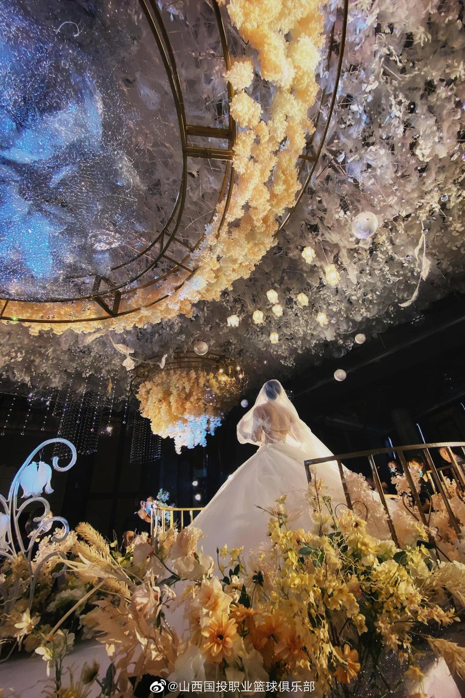 恭喜！山西男篮晒任骏威婚礼照