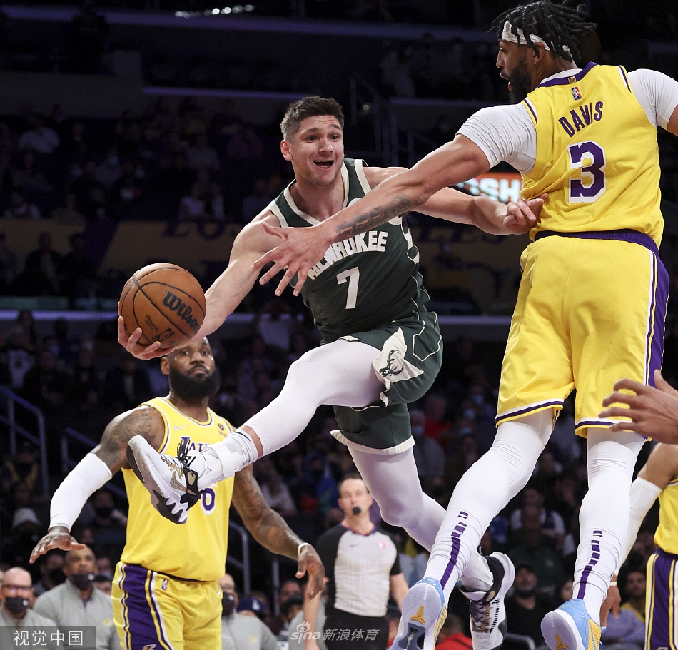 [NBA]雄鹿131-116湖人 字母哥44分力压詹皇