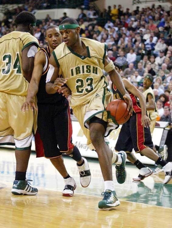 詹姆斯高中少见的照片 1米83的偏瘦小帅哥