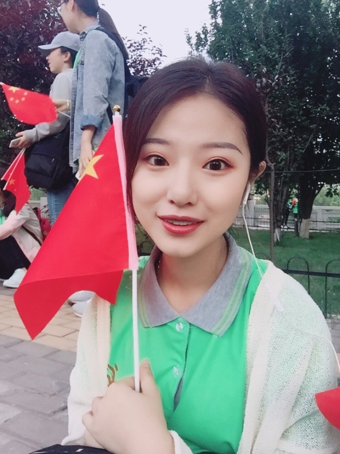 兰州马拉松美女志愿者抢眼