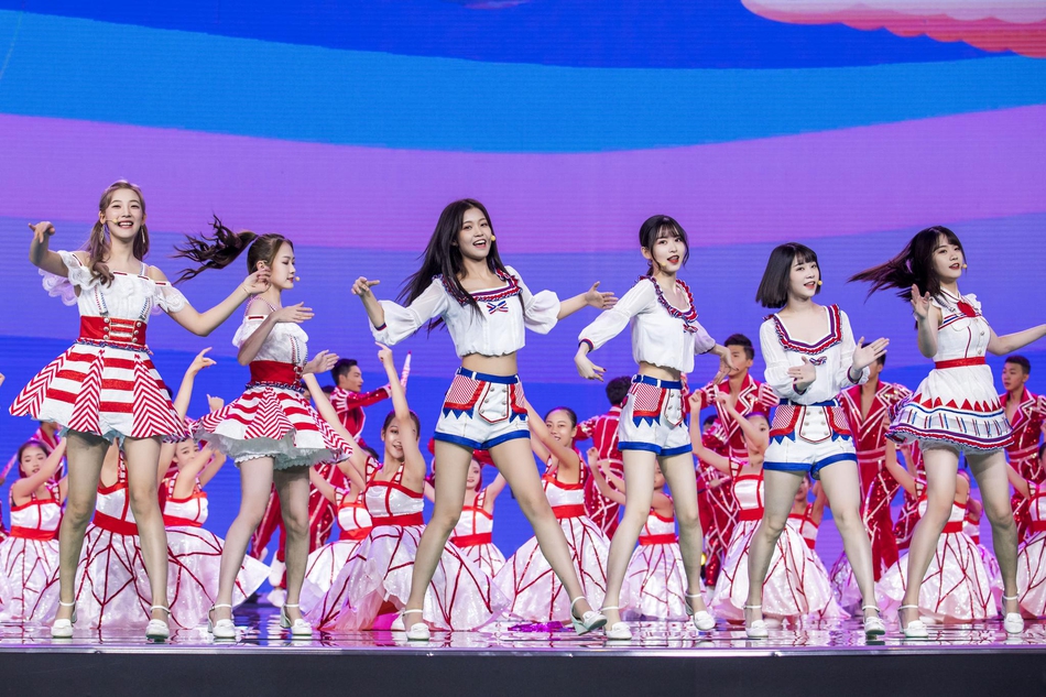 第二届青运会落幕 女子偶像团体BEJ48登台献唱