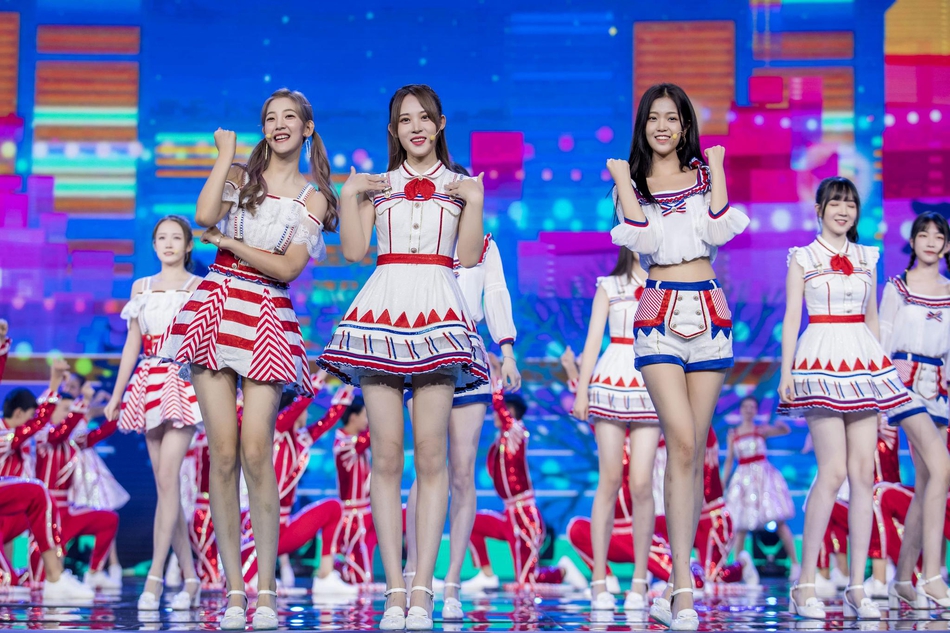 第二届青运会落幕 女子偶像团体BEJ48登台献唱