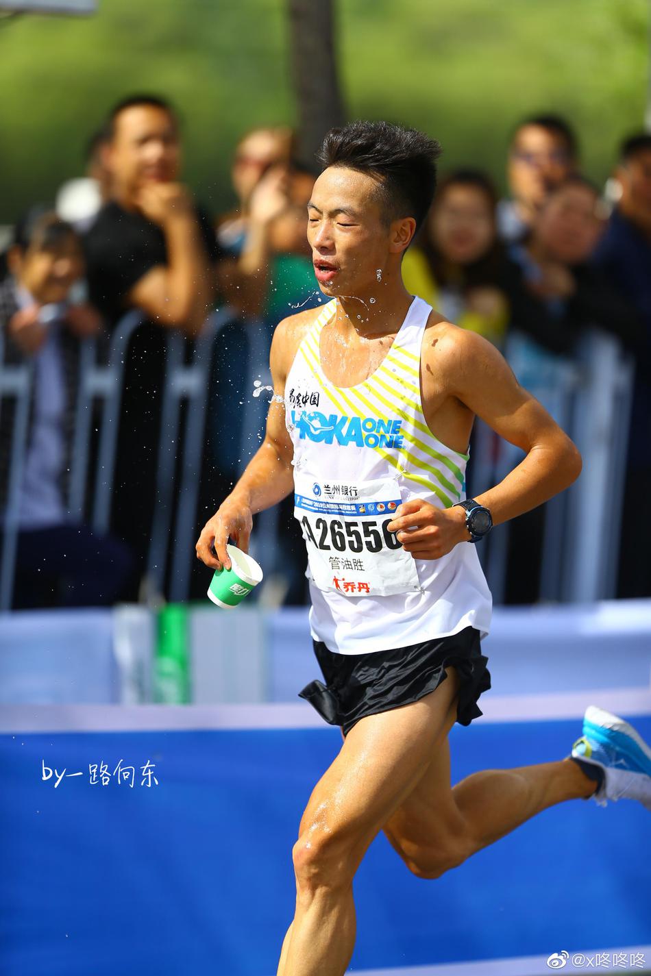 兰州马拉松管油胜奔跑瞬间