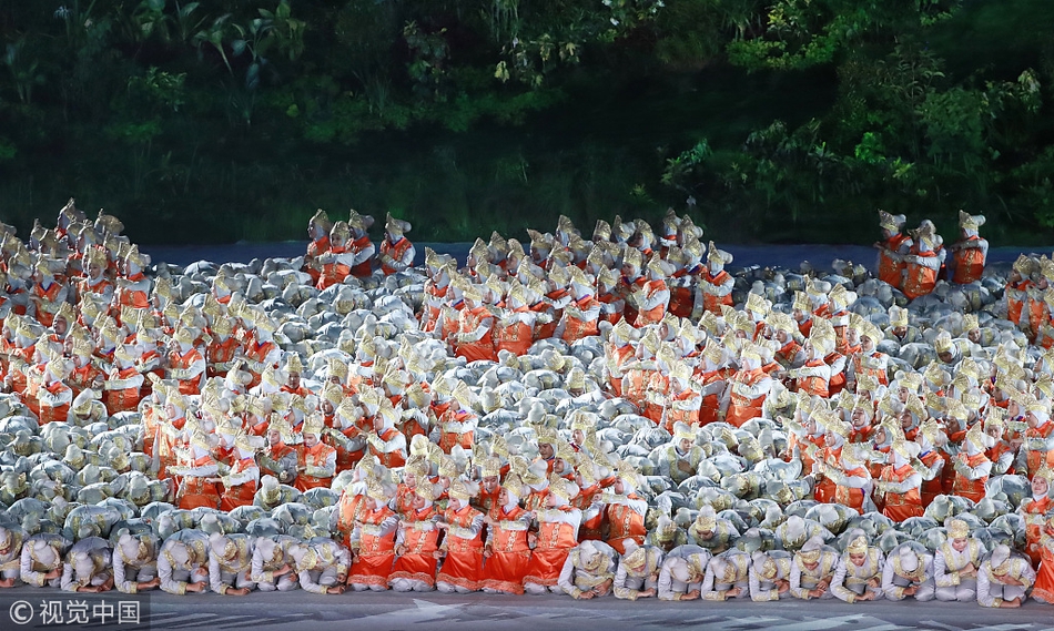 雅加达亚运会开幕式盛大举行