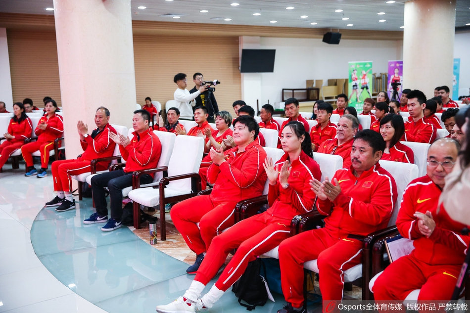 亚锦赛中国田径队动员会:李玲发言 巩立姣领誓