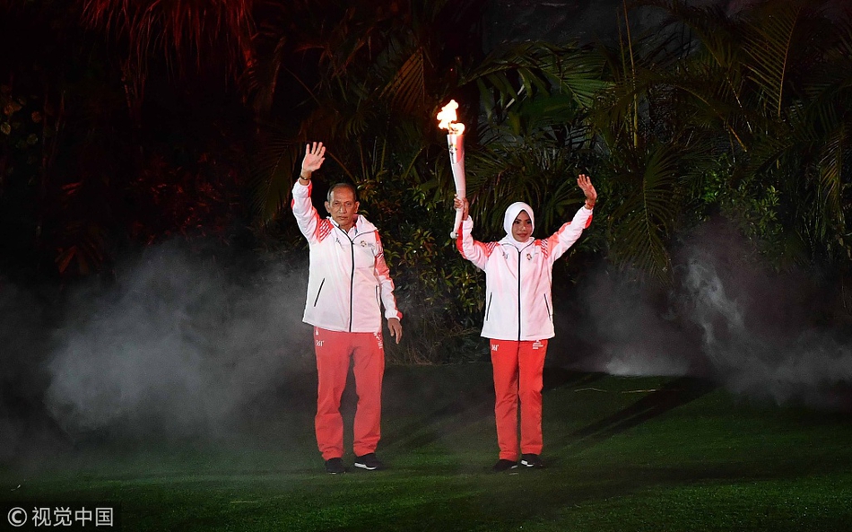 羽球天后点燃亚运主火炬塔