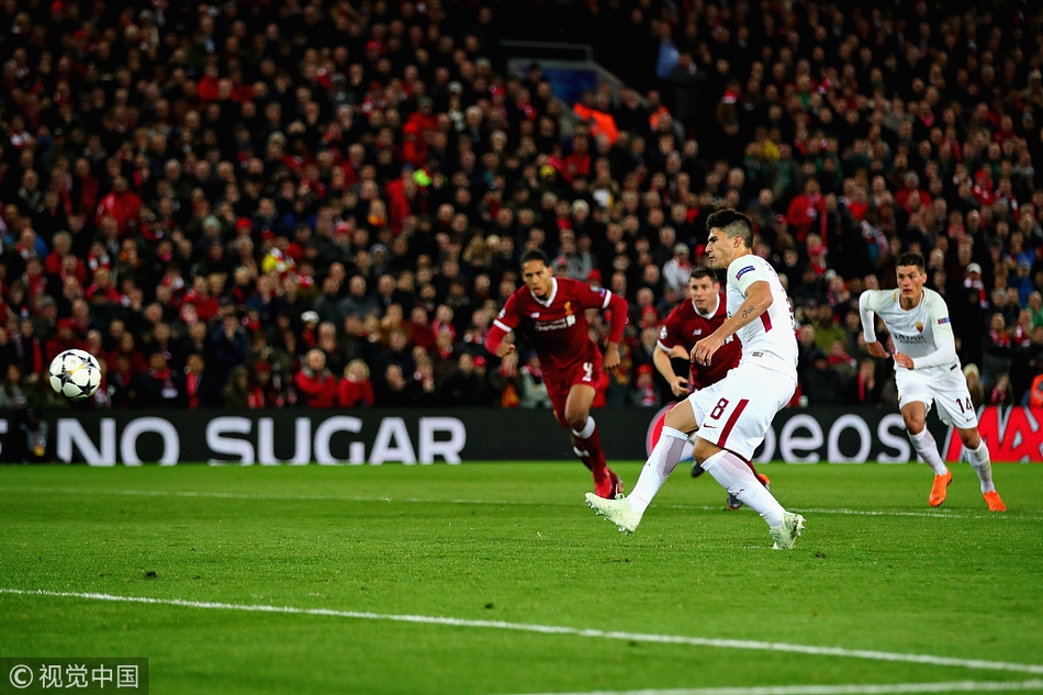 佩罗蒂点球破门