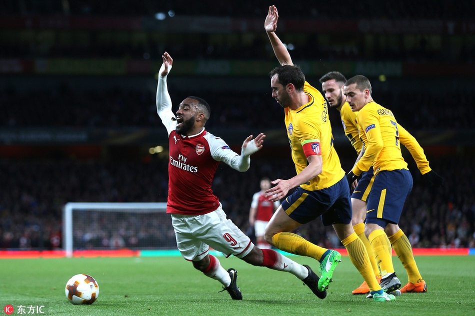 拉卡泽特被戈丁放倒