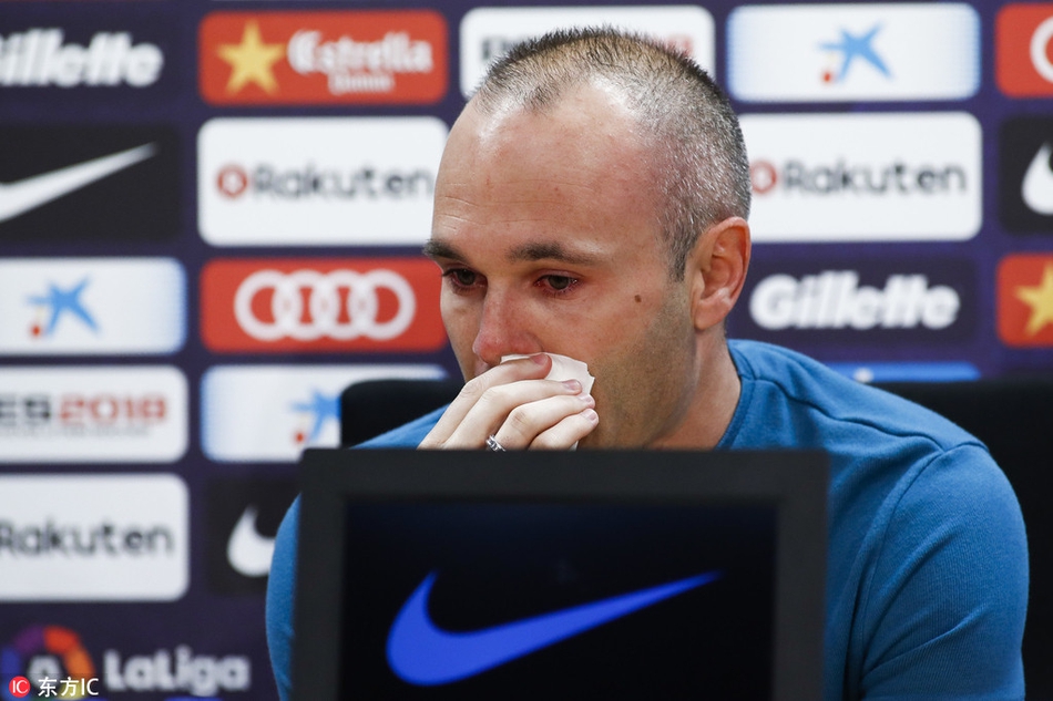 伊涅斯塔宣布离开巴萨