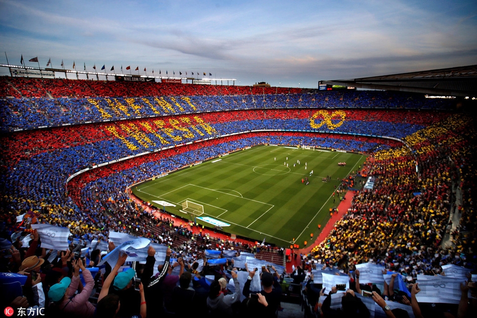 诺坎普致敬伊涅斯塔